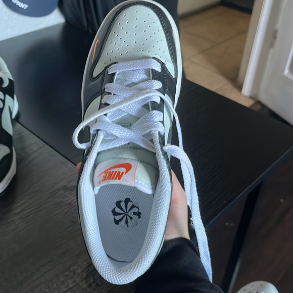 Nike dunks with mini swoosh - Picture 3 of 4